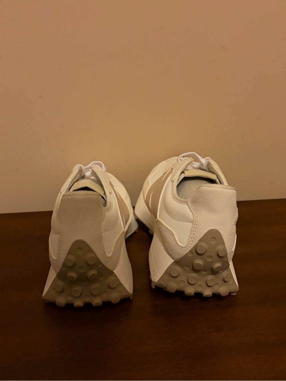 NWT women’s beige new balance pro athletic running sneakers size women 9.5 - Picture 6 of 6